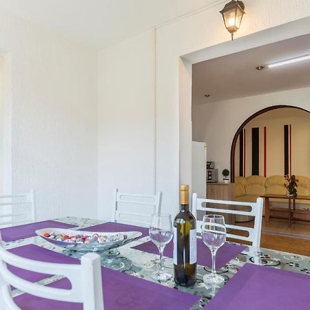 Nice Apartment In Pula With Kitchen Ngoại thất bức ảnh