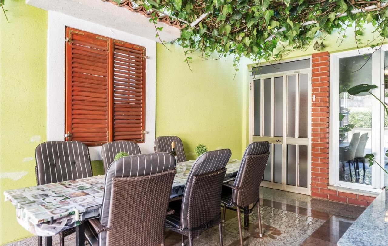 Nice Apartment In Pula With Kitchen Ngoại thất bức ảnh