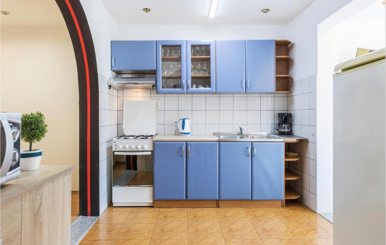 Nice Apartment In Pula With Kitchen Ngoại thất bức ảnh
