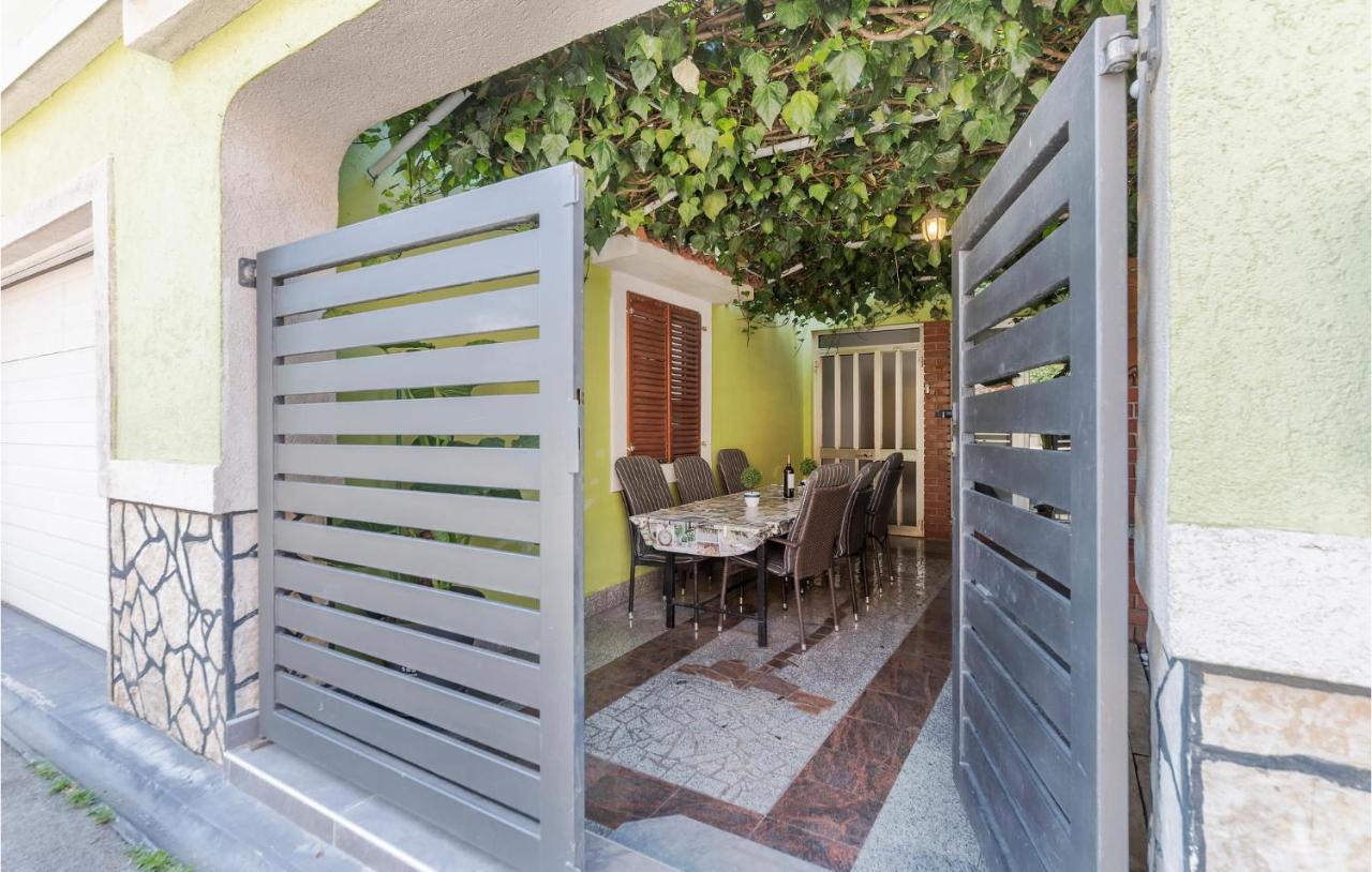 Nice Apartment In Pula With Kitchen Ngoại thất bức ảnh
