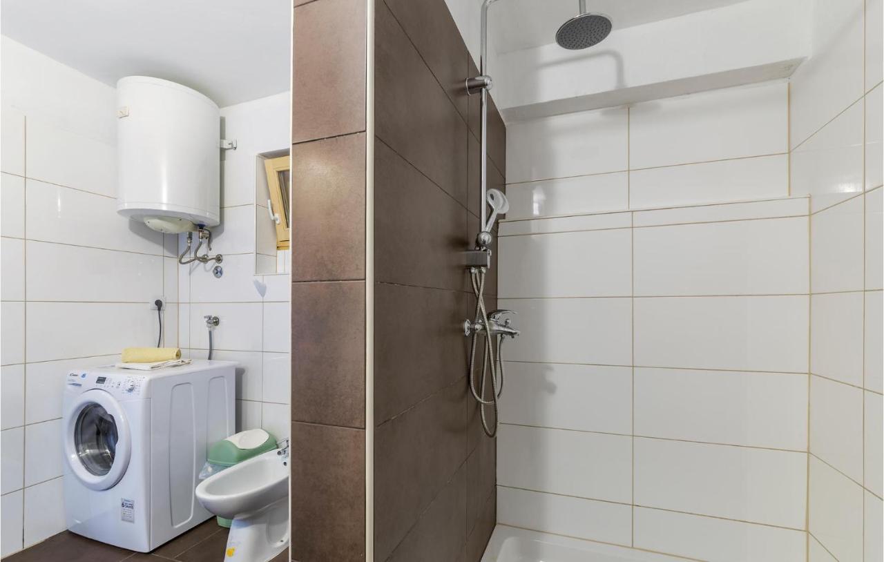 Nice Apartment In Pula With Kitchen Ngoại thất bức ảnh