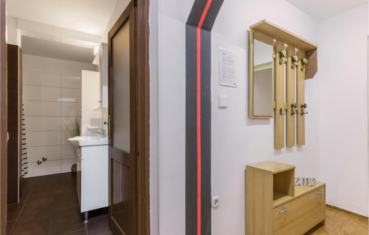 Nice Apartment In Pula With Kitchen Ngoại thất bức ảnh
