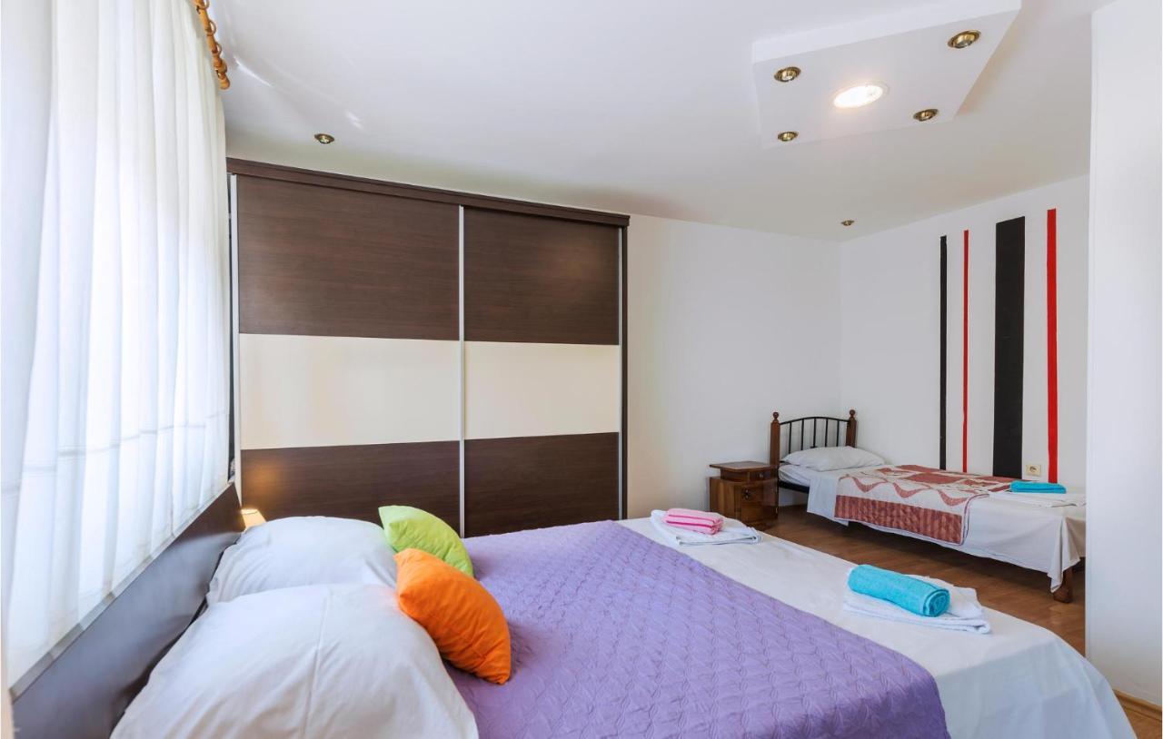 Nice Apartment In Pula With Kitchen Ngoại thất bức ảnh
